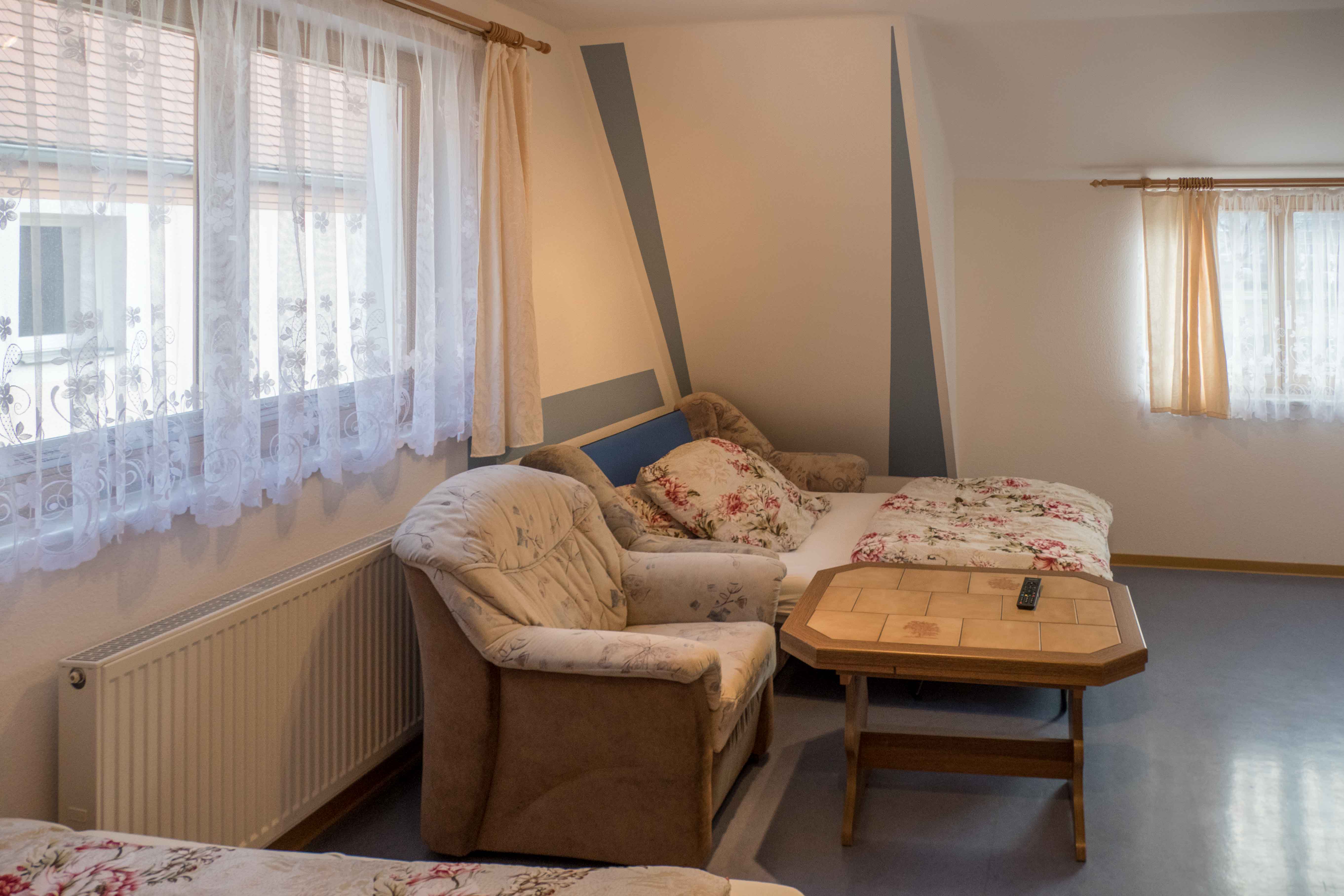 ZRW Zimmer links mit Aufbettung